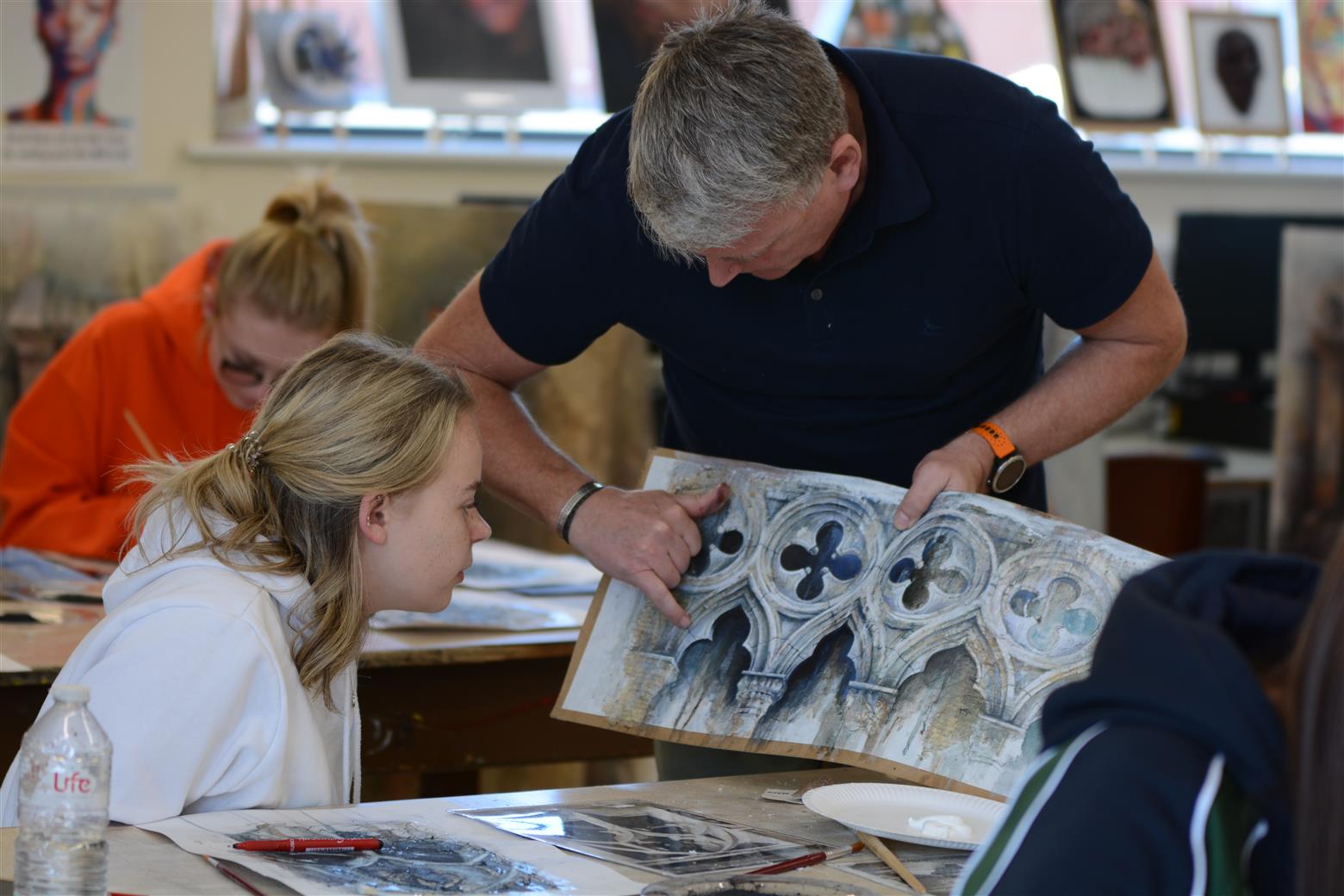 British Fine artist, Ian Murphy delivers workshops for AKS students