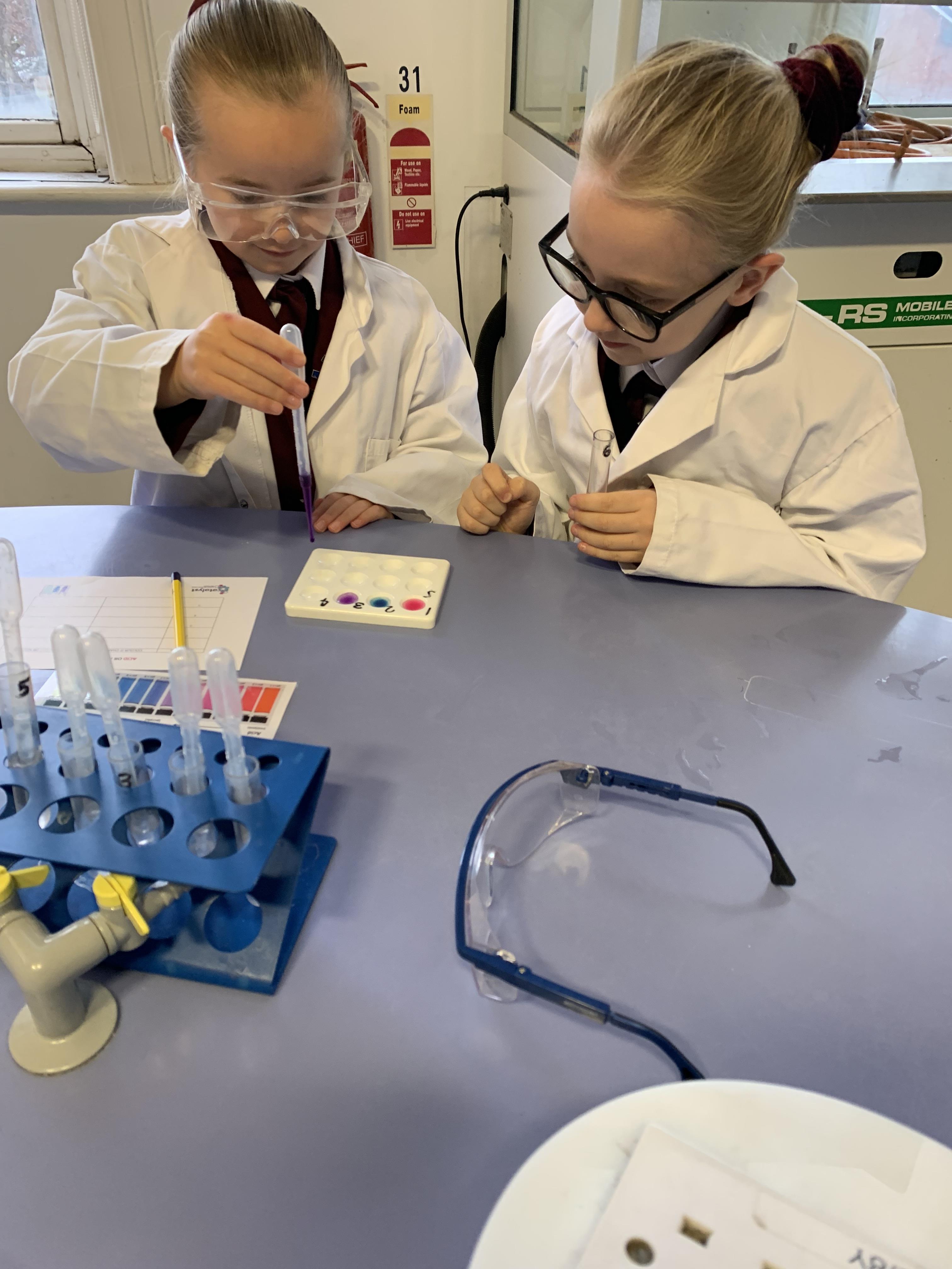 Year 3 and Year 4 Enjoy Inspiring Science Visit to Catalyst