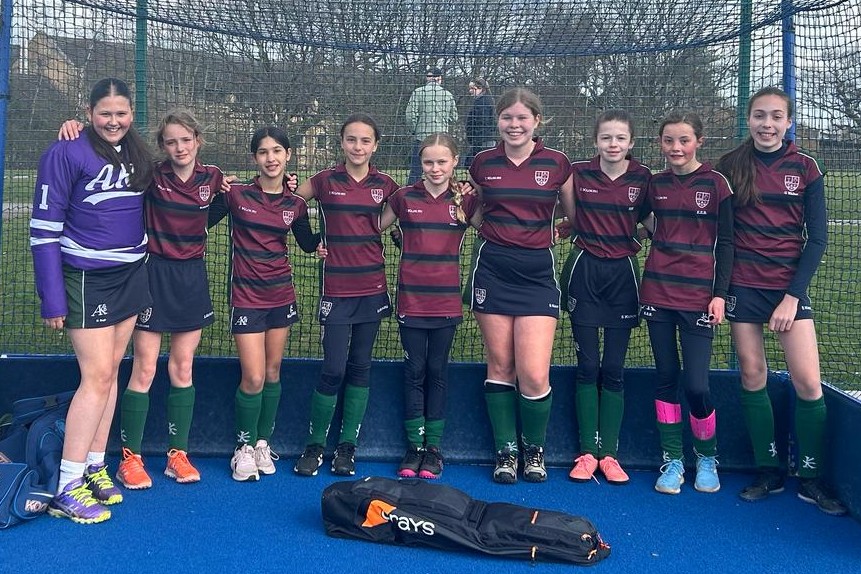 Hockey teams end season with competitive games against GSAL